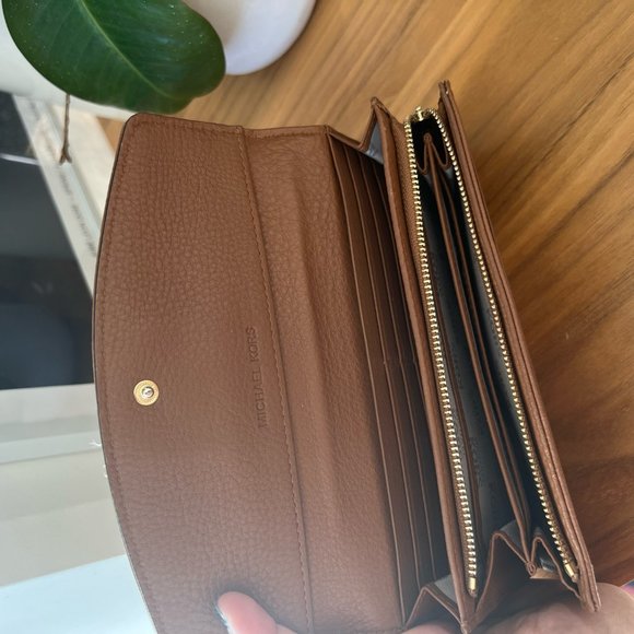Michael Kors Wallet - Picture 4 of 6